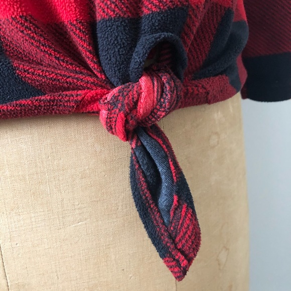 This is plaid cosy and fuzzy. - Picture 4 of 5